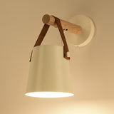 Conische wandlamp van hout