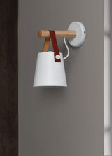 Conische wandlamp van hout
