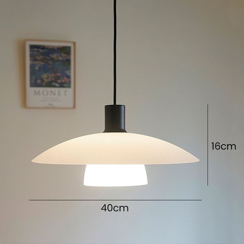 Minimalistische hanglamp van wit gelaagd glas