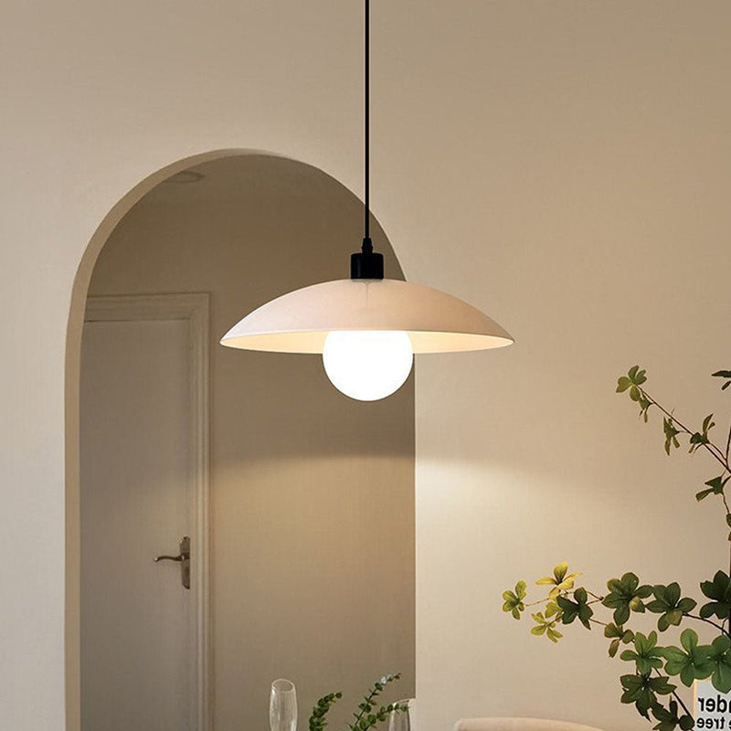 Minimalistische hanglamp van wit gelaagd glas