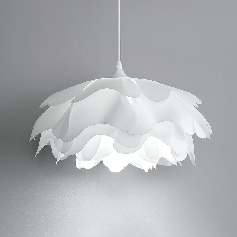 Witte hanglamp in bloemvorm