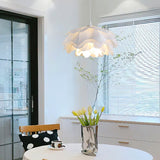 Witte hanglamp in bloemvorm