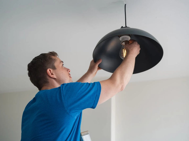 Gooi lampen en traditionele gloeilampen op de juiste manier weg Gooi lampen en traditionele gloeilampen op de juiste manier weg