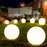 Bolvormige tuinlamp op zonne-energie