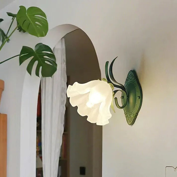 Lelietje-van-dalen Op Een Turkooise Houten Achtergrond Een Boeket Van