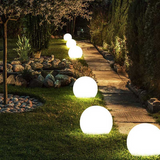 Bolvormige tuinlamp op zonne-energie