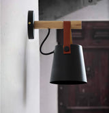 Conische wandlamp van hout