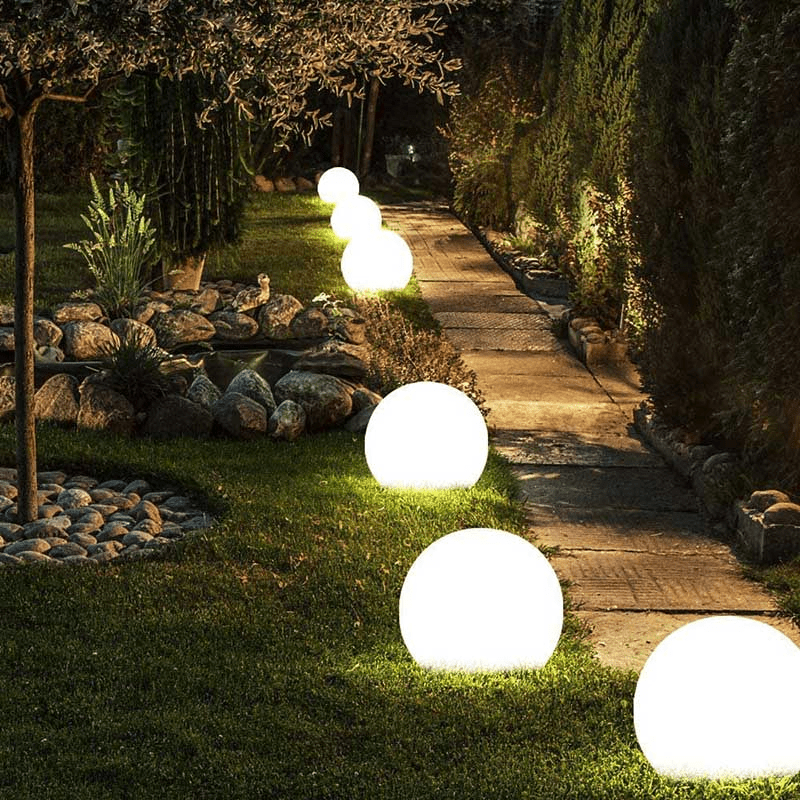 Bolvormige tuinlamp op zonne - energie - Stralend thuis Amsterdam