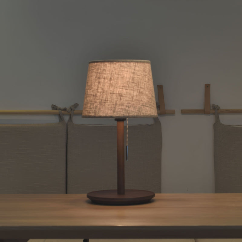 Gentle Glow Scandinavische walnotenlamp met luxe stoffen accenten - Stralend thuis Amsterdam