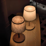 Gentle Glow Scandinavische walnotenlamp met luxe stoffen accenten - Stralend thuis Amsterdam