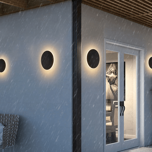 Minimalistische runde LED - Wandleuchte aus Metall für den Außenbereich - Stralend thuis Amsterdam