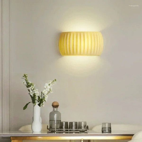 Moderne Art Deco hars geribbelde wandlamp
