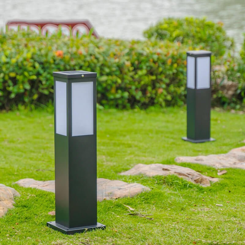 Moderne buitenlantaarn op zonne - energie - Stralend thuis Amsterdam