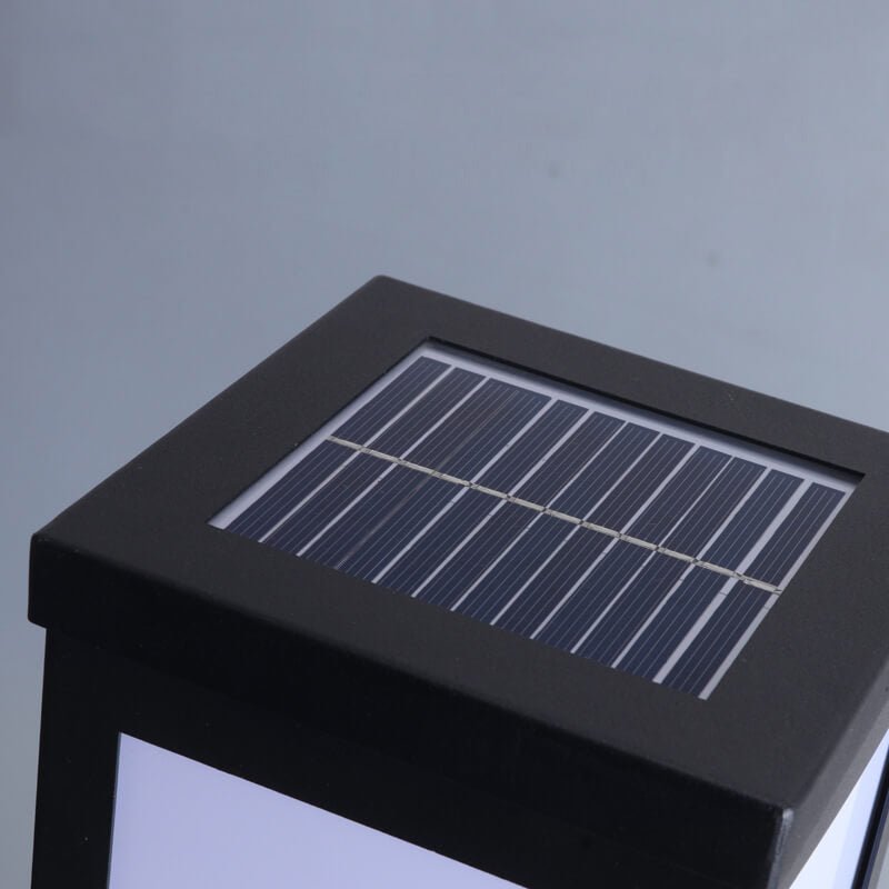 Moderne buitenlantaarn op zonne - energie - Stralend thuis Amsterdam