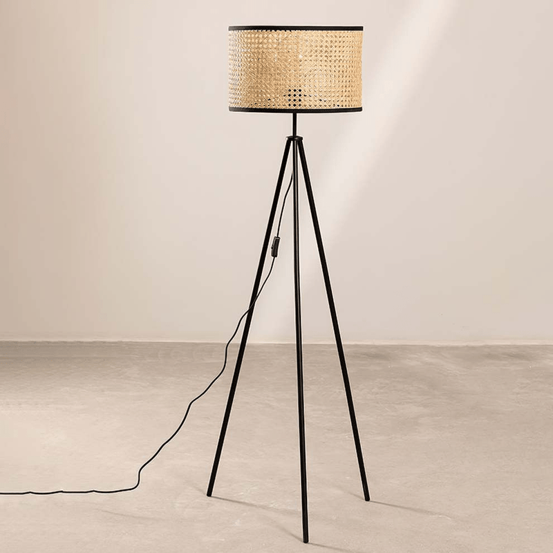 Rotan driepoot vloerlamp - Stralend thuis Amsterdam