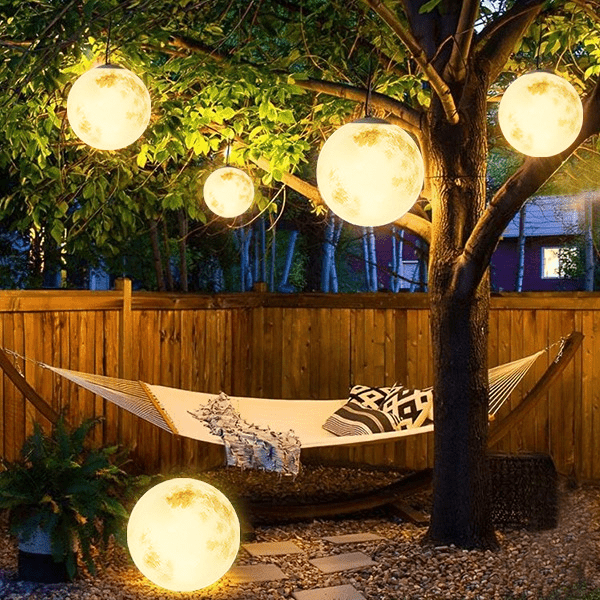 Tuinhanglamp in de vorm van een maan - Stralend thuis Amsterdam